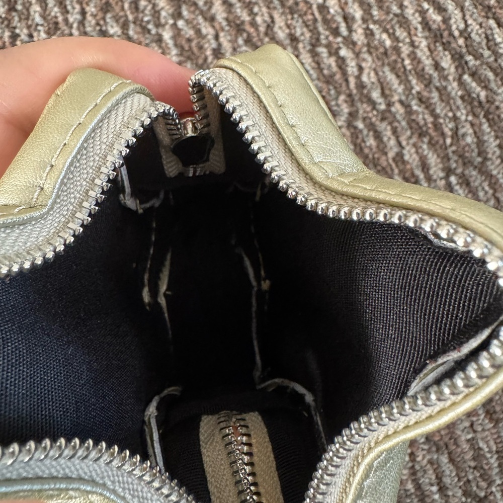 CHANEL Metallic Lambskin Walk of Fame Clip On Coin Purse - Picture 4 of 4